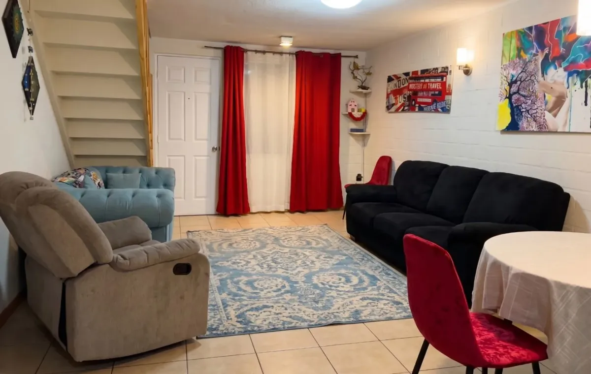 Casa 2 Pisos · Pasaje cerrado con portón - Miniatura 2