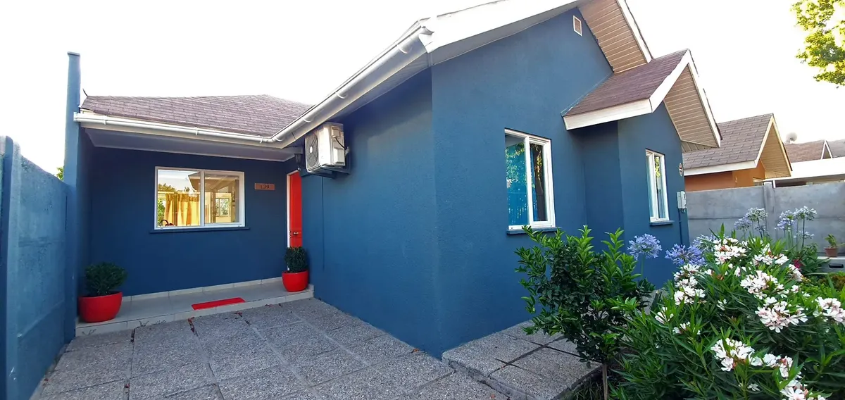 Casa aislada · Jardín con riego automático · Microbarrio privado