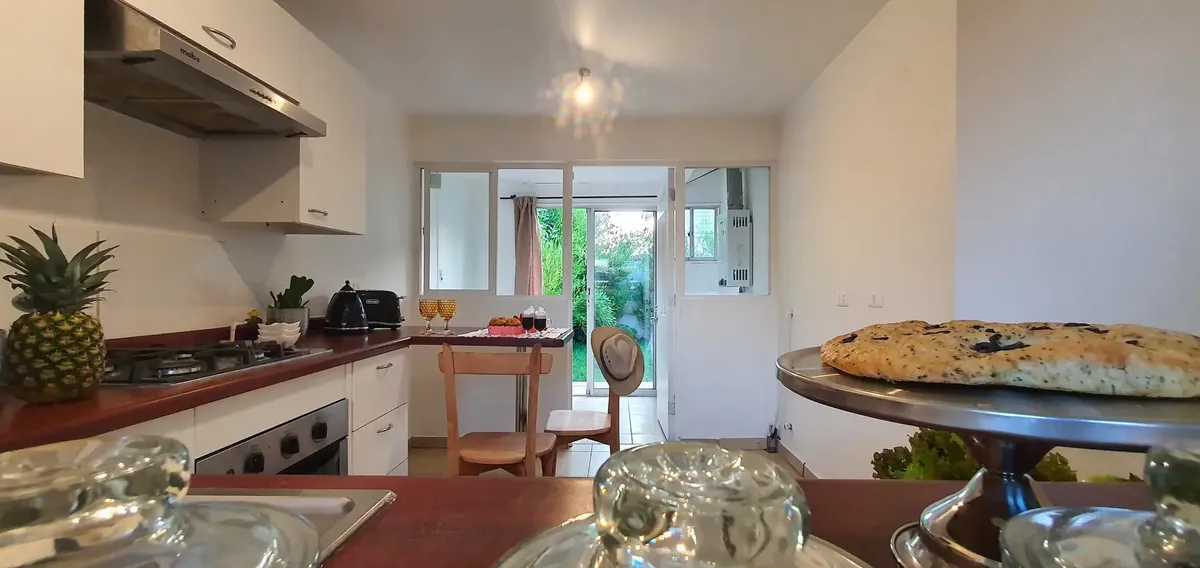 Casa aislada · Jardín con riego automático · Microbarrio privado - Miniatura 5